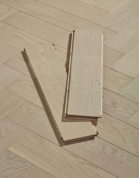 Elterwater Select 14mm Engineered Wood Herringbone Flooring - Chantilly Lace Oak
