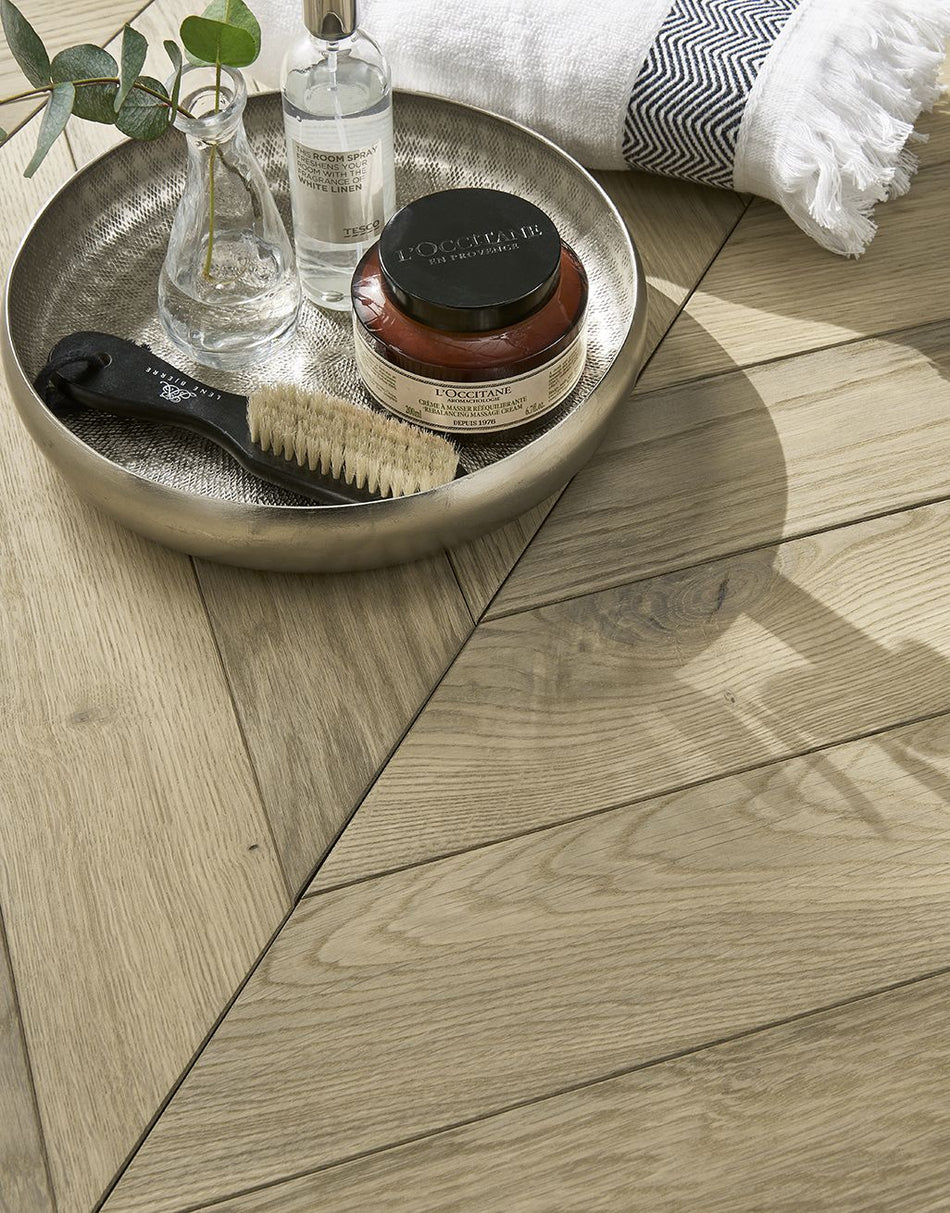 Constance 14mm Oiled Chevron Engineered Wood Flooring - Honeycomb Oak