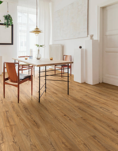 Black Friday Derwent 8mm Laminate Flooring - Golden Oak