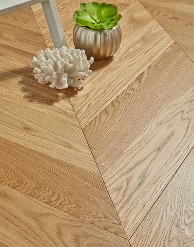 Como Chevron 14mm Engineered Wood Flooring - Natural Oak