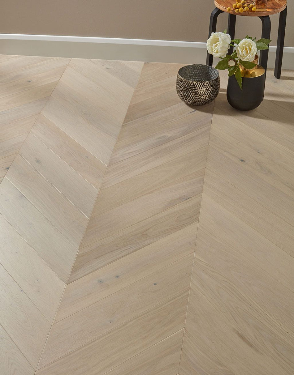 Como Chevron 14mm Engineered Wood Flooring - Latte Oak