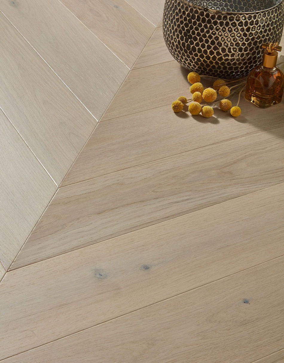 Como Chevron 14mm Engineered Wood Flooring - Latte Oak