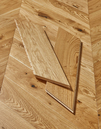 Como Chevron 14mm Engineered Wood Flooring - Golden Oak