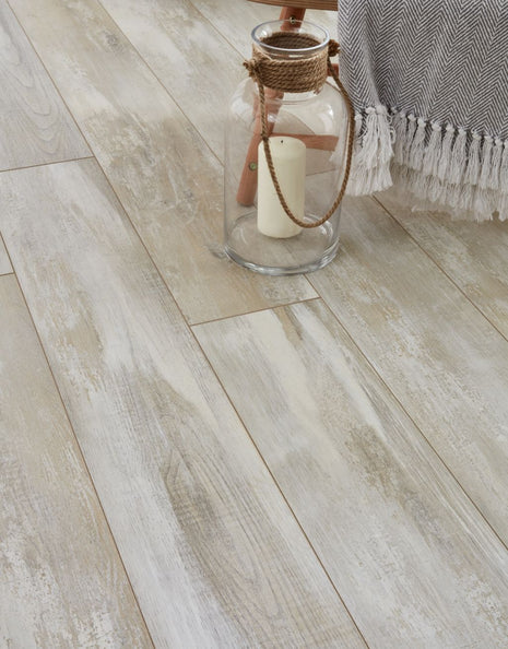 Verona 8mm Laminate Flooring - Beach Hut Oak
