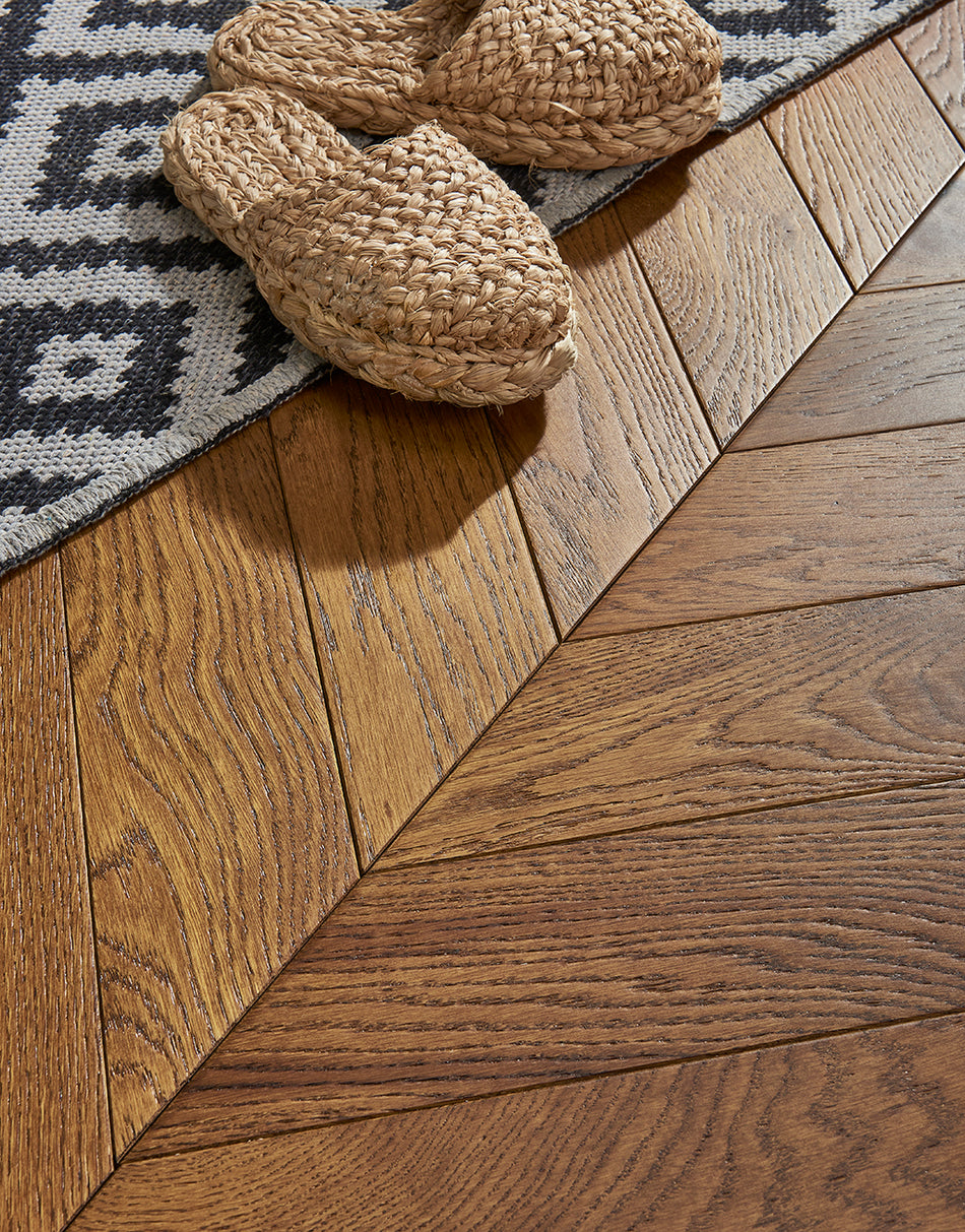 Black Friday - Chevron 14mm Brushed & Oiled Engineered Wood Flooring - Honeycomb Oak