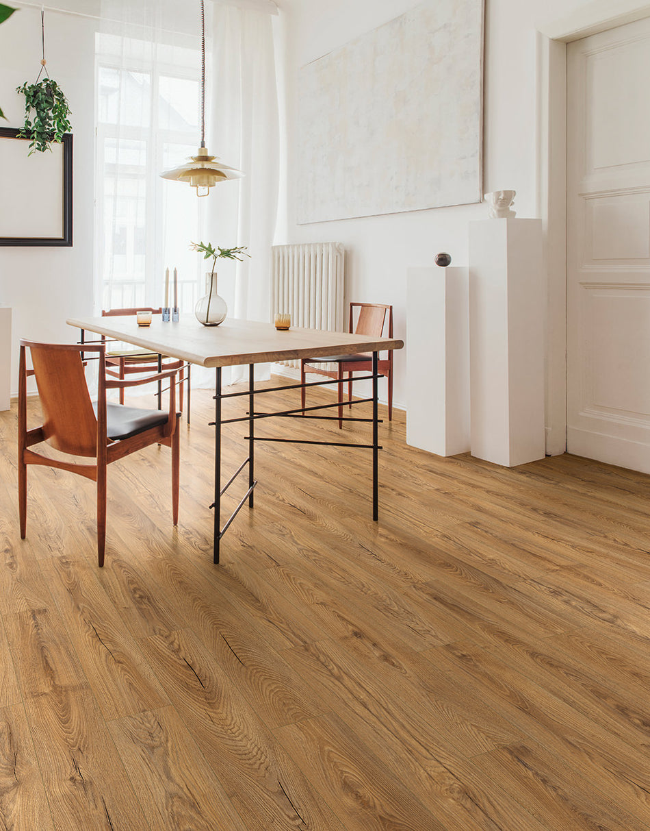 Black Friday Derwent 8mm Laminate Flooring - Golden Oak