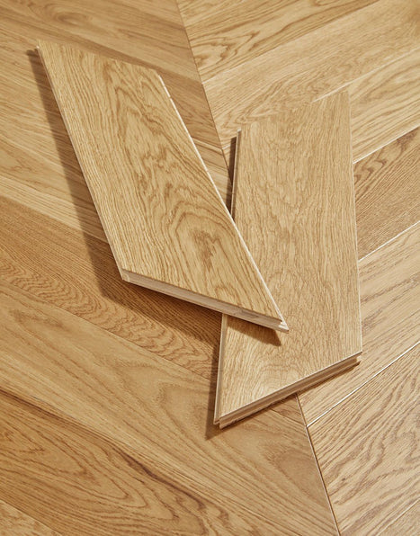 Como Chevron 14mm Engineered Wood Flooring - Natural Oak
