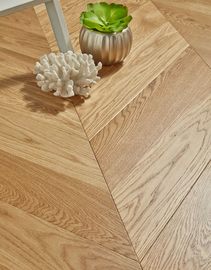 Como Chevron 14mm Engineered Wood Flooring - Natural Oak