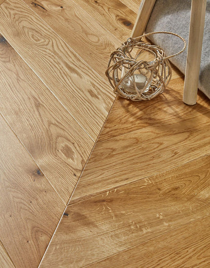 Como Chevron 14mm Engineered Wood Flooring - Golden Oak