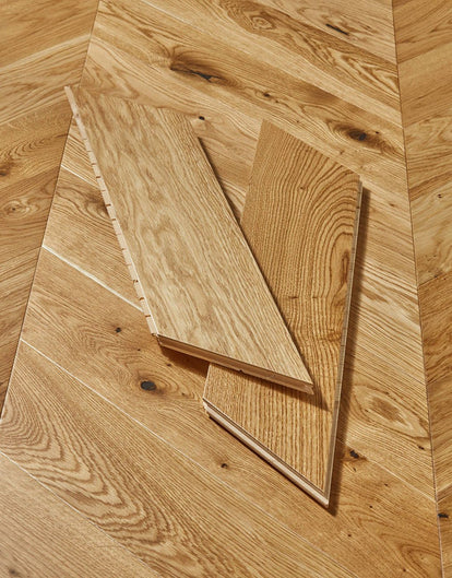 Como Chevron 14mm Engineered Wood Flooring - Golden Oak