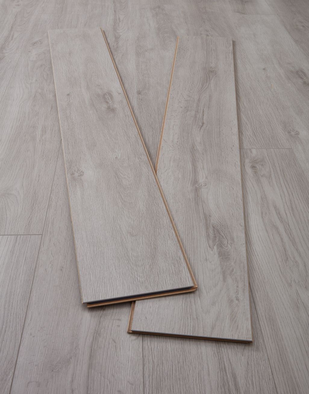 Kronotex Advanced 8mm - Premium Oak Grey 3