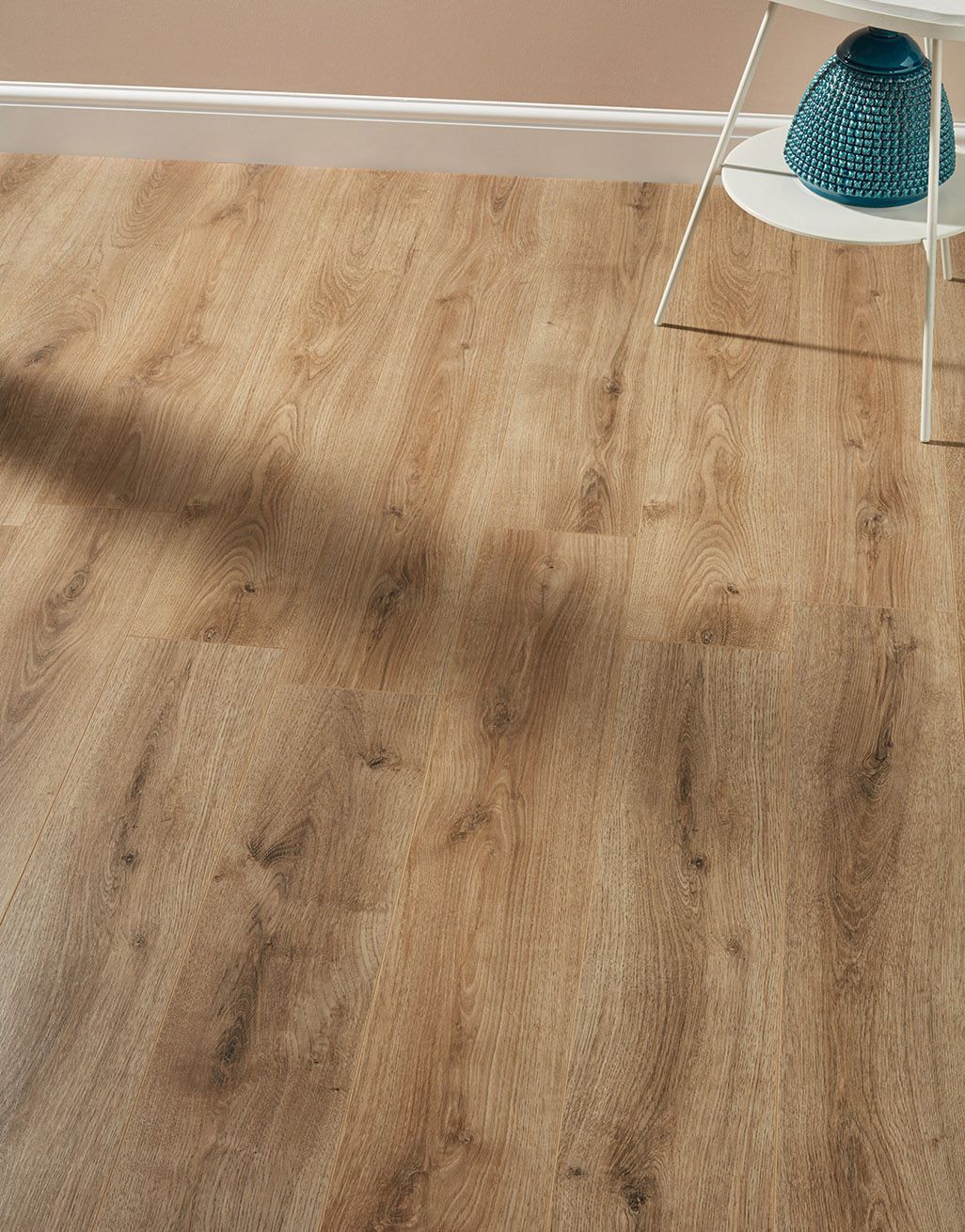 Kronotex Standard Plus 7mm - Summer Oak Nature Laminate Flooring 1