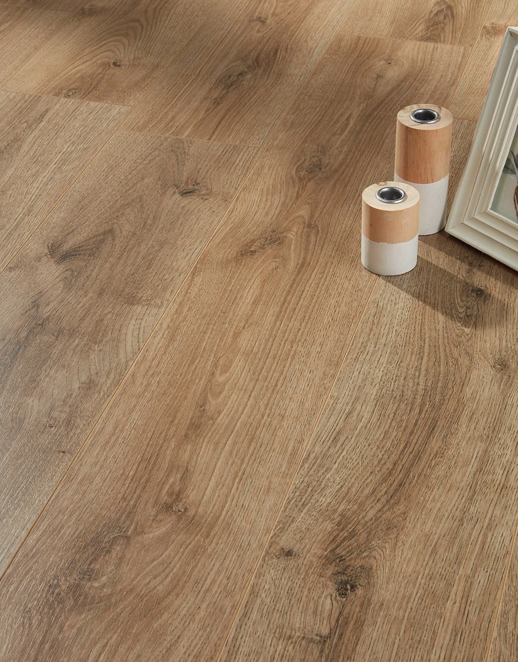 Kronotex Standard Plus 7mm - Summer Oak Nature Laminate Flooring 2