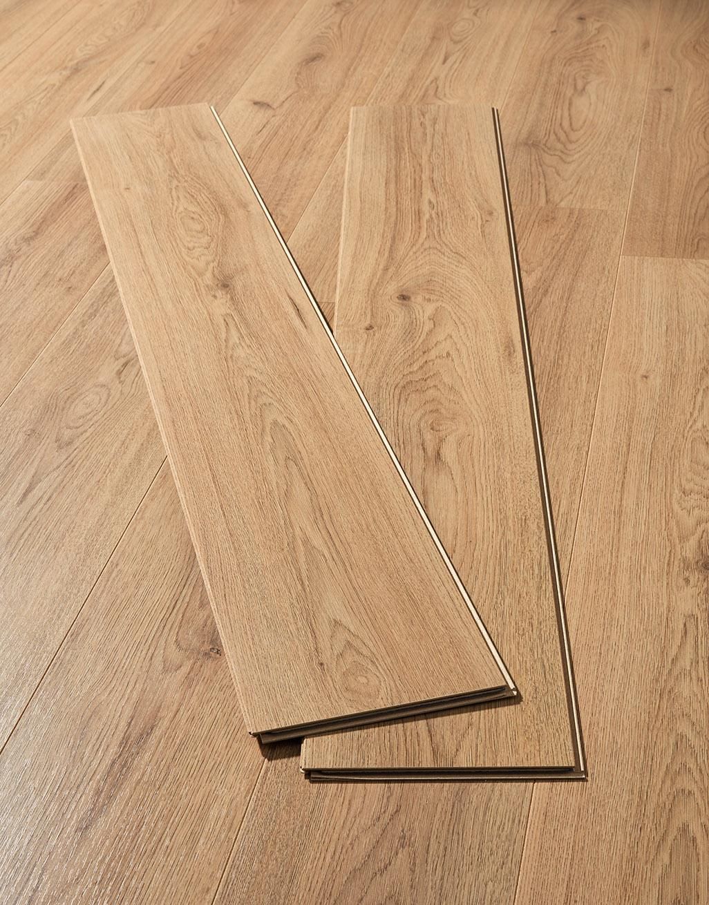 Kronotex Standard Plus 7mm - Trend Oak Nature Laminate Flooring 3