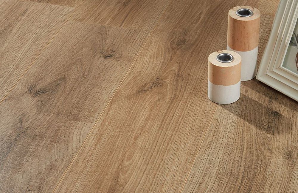 Kronotex Standard Plus 7mm - Summer Oak Nature Laminate Flooring